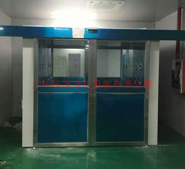 自動門風淋室則配備有感應裝置 自動門風淋室則配備有感應裝置