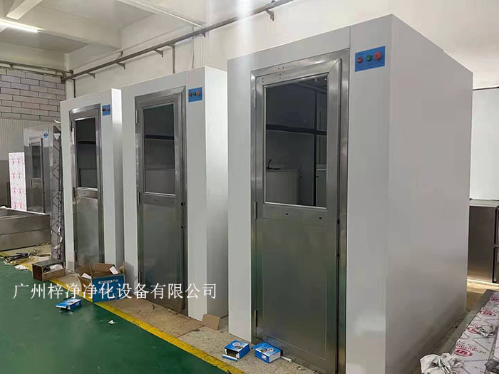 風(fēng)淋室風(fēng)機(jī)和高效過(guò)濾器的定期檢查與維護(hù)保養(yǎng)是確保潔凈室空氣質(zhì)量的關(guān)鍵環(huán)節(jié)。 風(fēng)淋室風(fēng)機(jī)和高效過(guò)濾器的定期檢查與維護(hù)保養(yǎng)是確保潔凈室空氣質(zhì)量的關(guān)鍵環(huán)節(jié)。